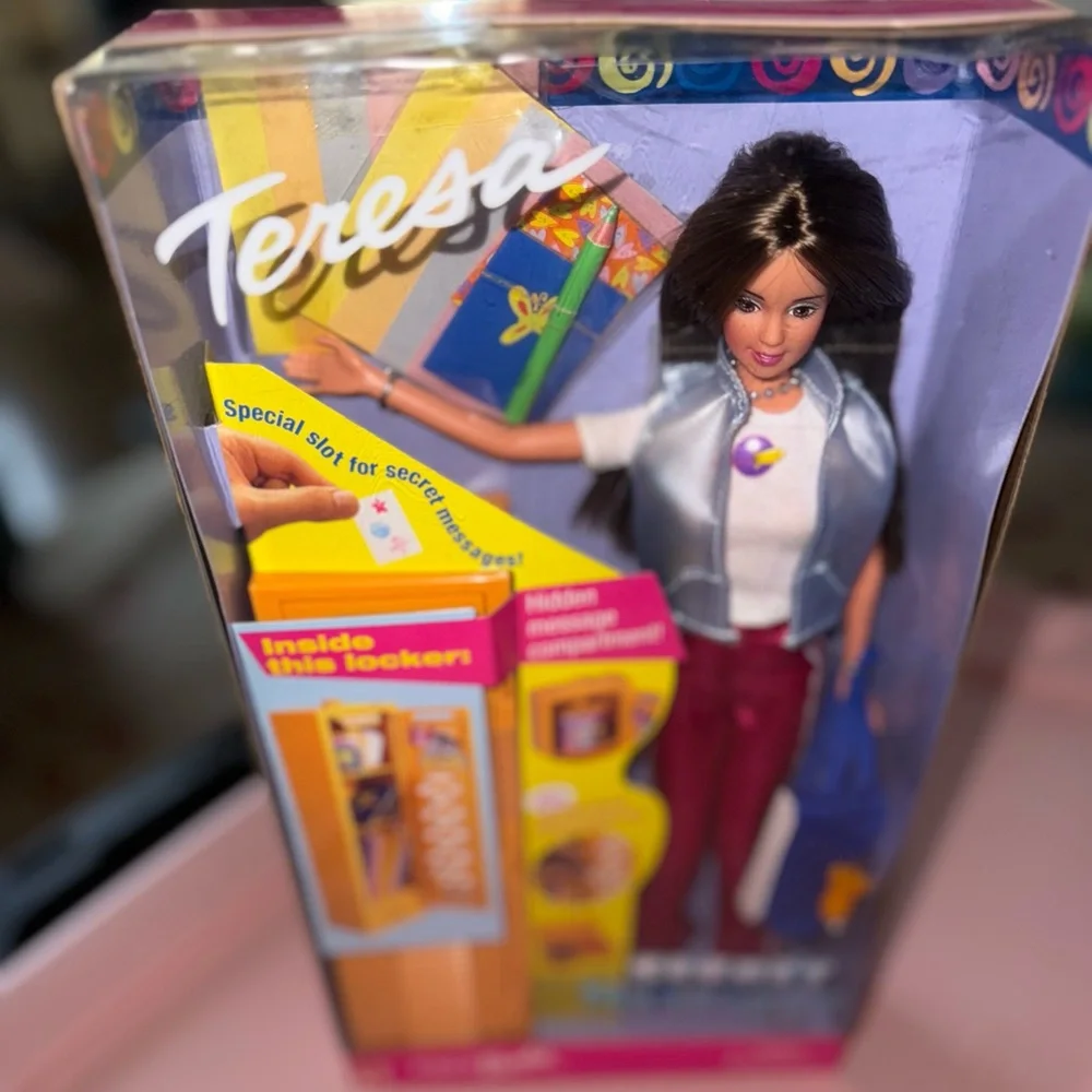 Barbie Teresa Secret Messages Doll - Picture 3 of 6